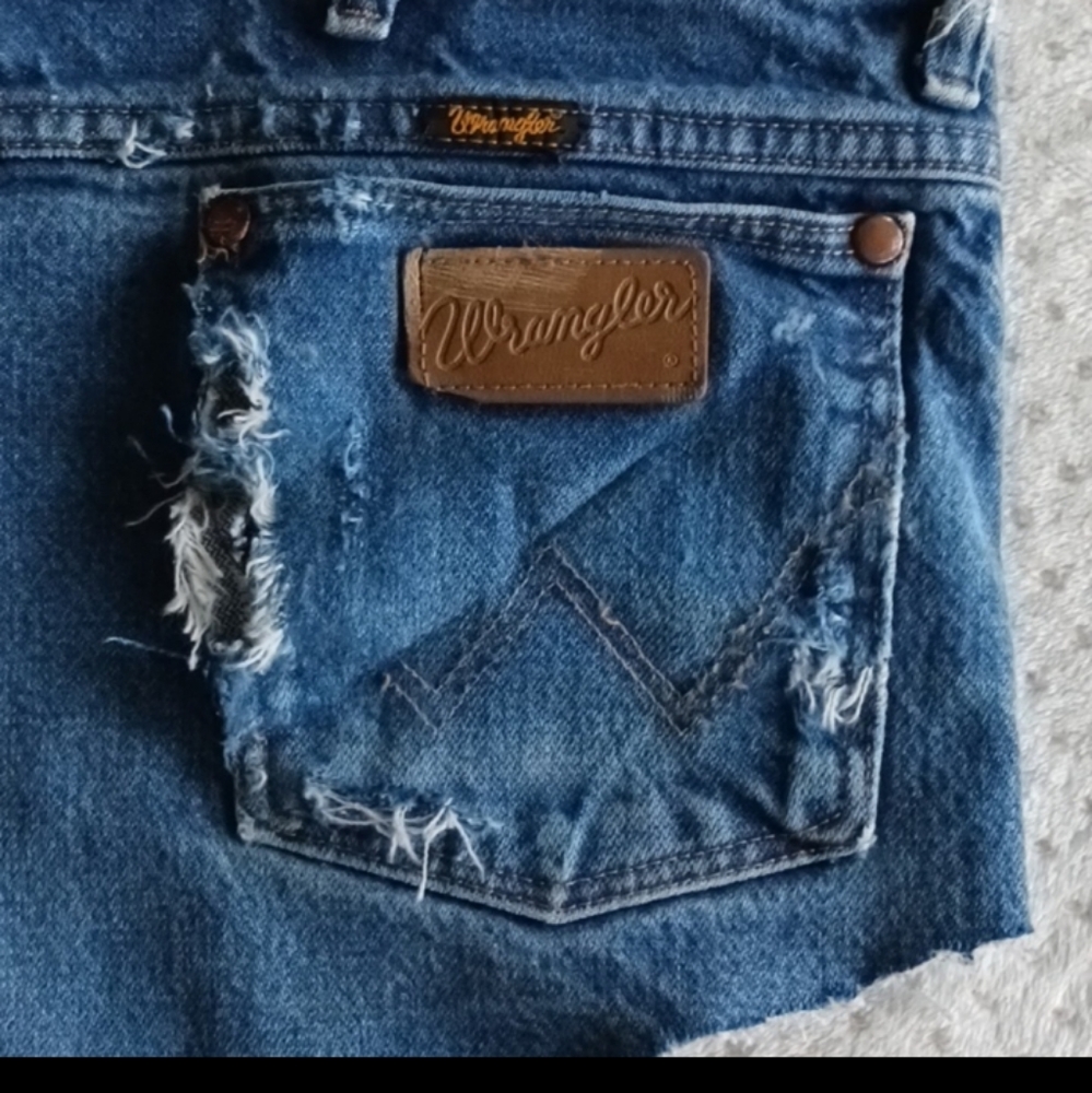90's Vintage Wrangler High Waist Cut- Off Denim Cheeky Jean Shorts - Picture 14 of 15